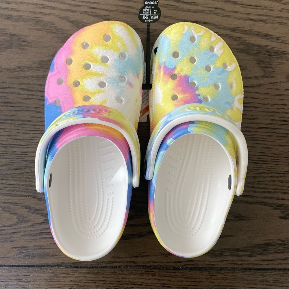 CROCS Classic Tie-Dye Graphic Clog